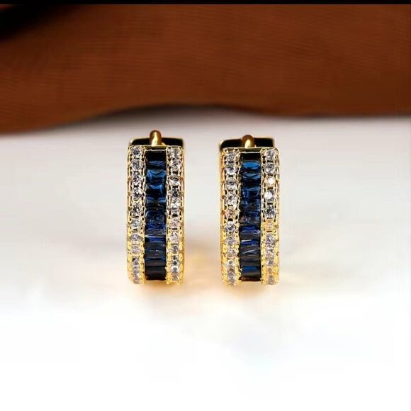 Small Huggie Earrings with Tons of Bling (gold tone) 650 - Picture 4 of 8